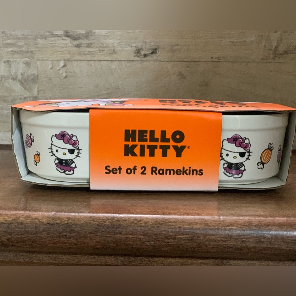 Super Cute 🥰 Hello Kitty Ramekins Set of 2- Cupcake design -NEW